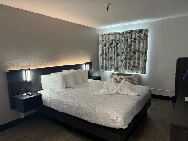 Motel 6 Hollywood image 12