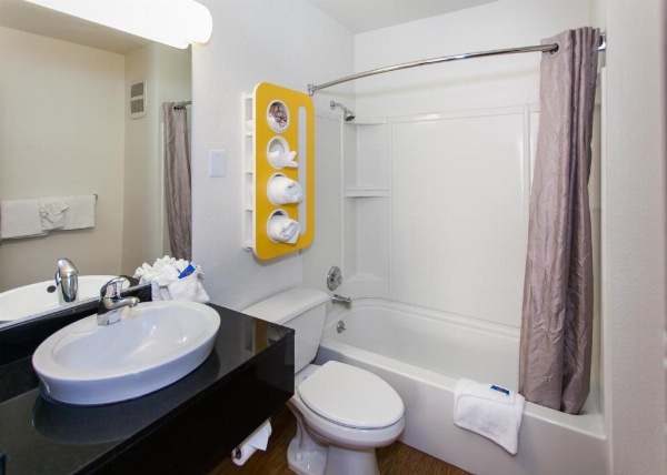Motel 6 Hollywood image 17