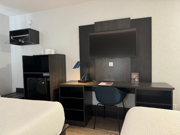 Motel 6 Hollywood image 20