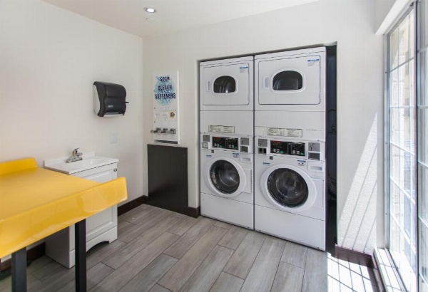 Motel 6 Hollywood image 30