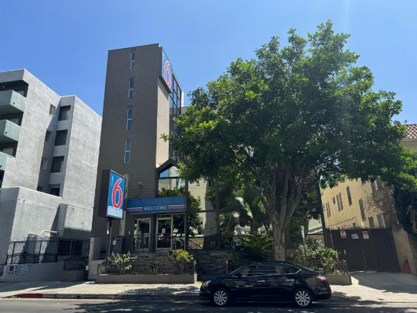 Motel 6 Hollywood image 39